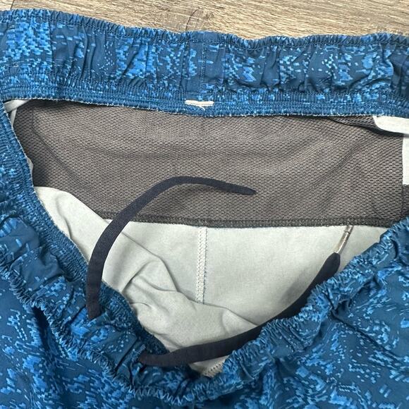 Lululemon Pace Breaker Blue Black Mens M Swift Ultra Quick Dry Active Short - Picture 4 of 11